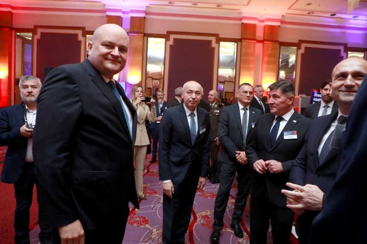 15 gm_konferencija_obrana61-051125.jpg